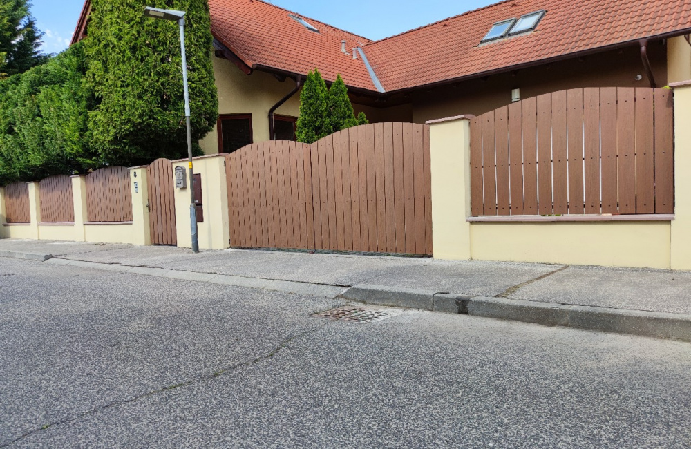 Ploty Profi - produkt / Plná plotová PROFI ( 3layers ) - video Ploty Profi - produkt / Plná plotová PROFI ( 3layers ) - video