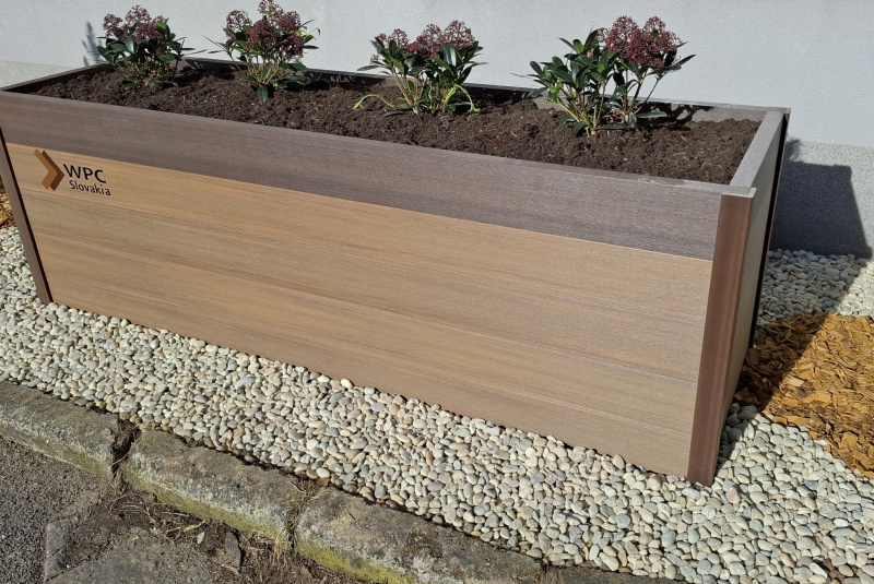 vyvýšený drevený záhon Vyvýšené záhony Vyvýšené záhony