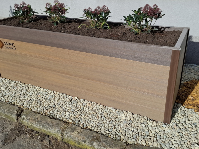 vyvýšený drevený záhon vyvýšený drevený záhon