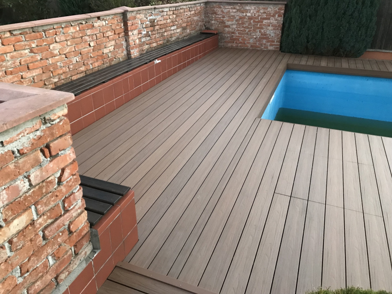 wpc terasa okolo bazena IPE wpc terasa okolo bazena IPE